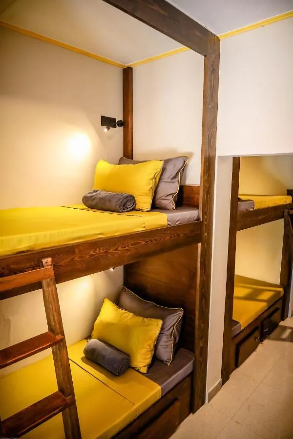 Banana Bunks Kandy 0*,